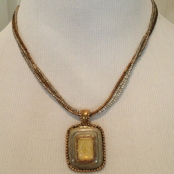 Square pendant on beaded chain - Picture 2 of 3